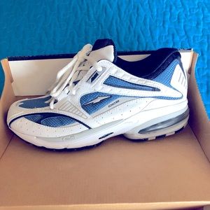 NWT AVIA Women’s DC5 Running shoes. Size 7